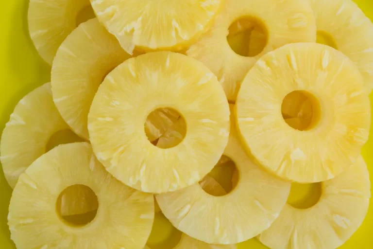 파인애플 효능과 보관법 : 천연 소화제와 염증 완화 돕는 5가지 핵심 효능 (브로멜라인 가이드)