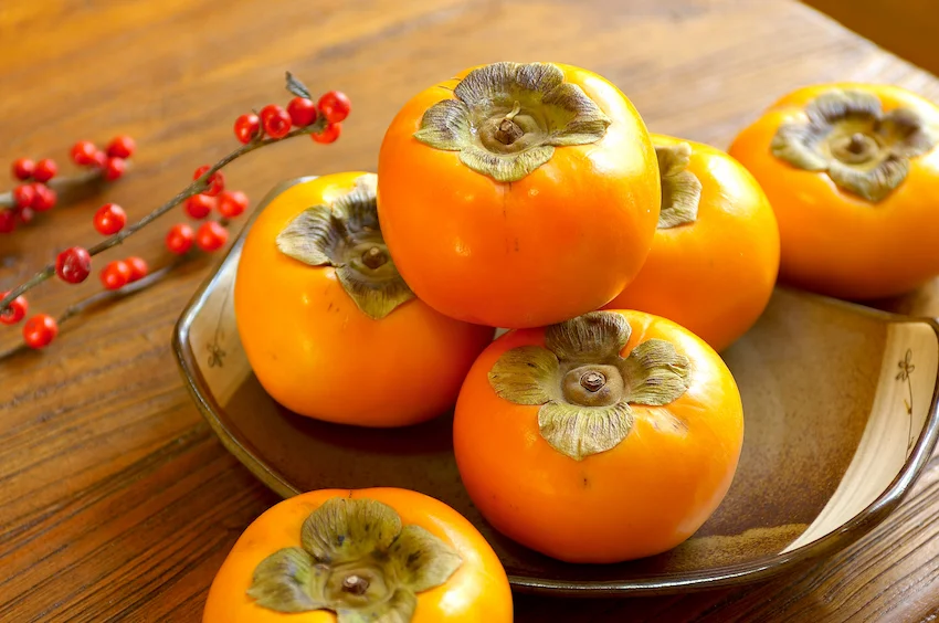 단감 효능과 보관법: 가을 보약 아삭한 단감의 영양학적 가치와 신선 유지 가이드